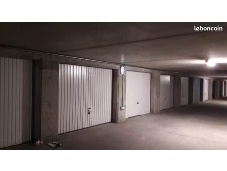 garage fermé/box 17m² reims