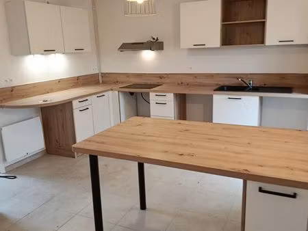 maison centre bourg avec jardin clos à louer