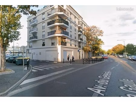 boutique 125 m² sartrouville