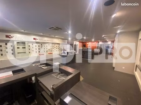 local commercial 208 m²