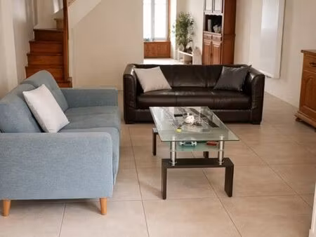 a louer  maison meublée en centre bourg