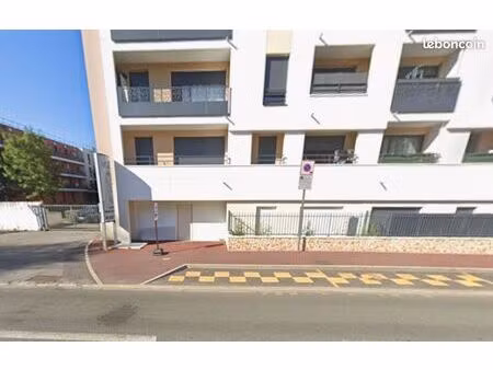 boutique 141 m² st cyr l ecole