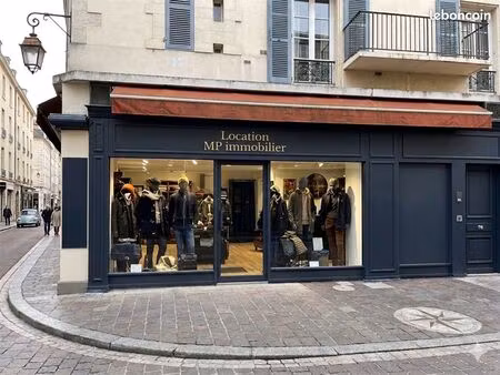 boutique 77 m² st germain en laye