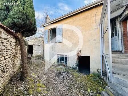 maison de ville 1 pièce 40 m²