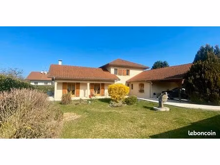 8 pièces - 6 chambres - 188 m2 - 1385 m2 de terain