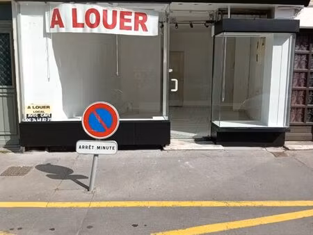 proximité centre ville sur avenue très passante  stationnement gratuit  local avec sous so