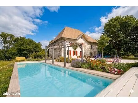 maison 7 pièces 317 m²