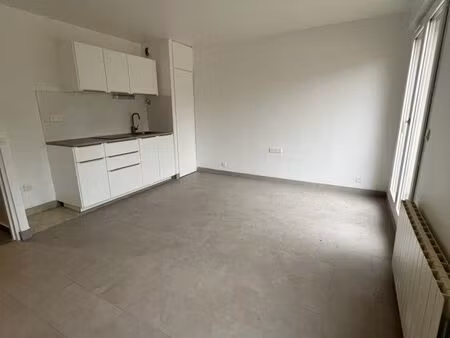 grand studio 30m2 avec jardin privatif  terrasse et parking