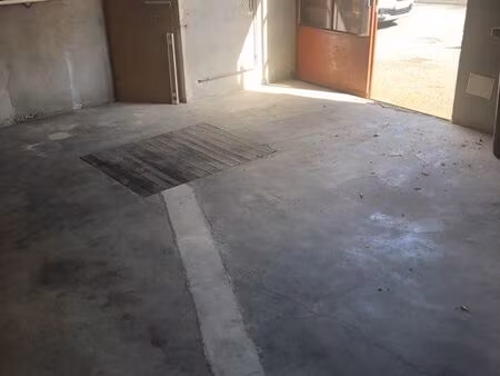 stockage gardiennage parking