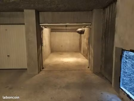 garage à louer centre ville de thonon 15m2