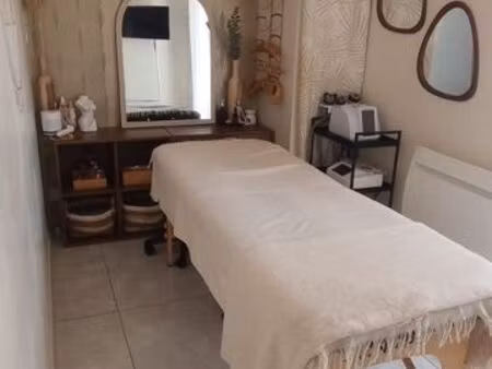 bureau professionnel de 32m2 rdc   calme avec jardinet   proximité périphérique nantais