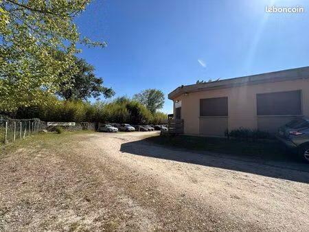 bureau 68 m² - 3pieces– idéal profession libérale – parking – direct propriétaire