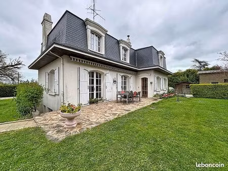 maison 8 pièces 202 m²