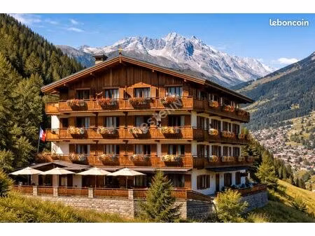 immeuble 45 pièces 1698 m²