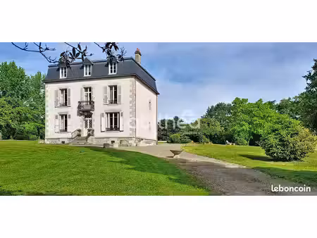 maison 9 pièces 298 m²