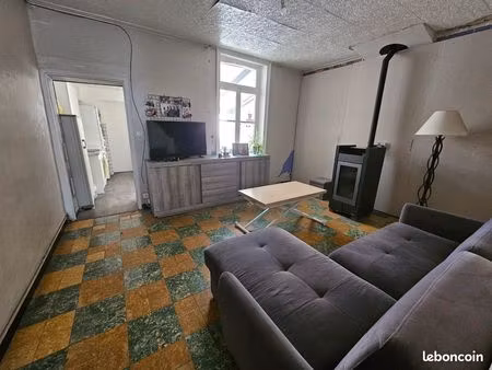 maison 2 chambres avec jardin. a rénover