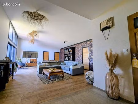 longère rénovée alliant charme de l'ancien et modernité 215 m² – basse consommation - terr