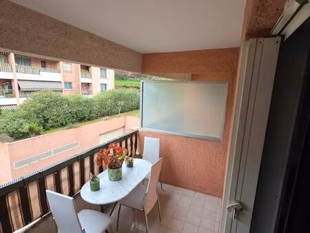 à louer – charmant studio meublé avec terrasse – résidence calme et sécurisée