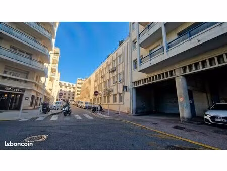 toulon -a louer garage