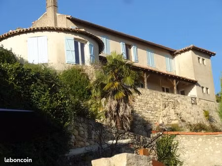 magnifique logement dans une maison entièrement restaurée avec vue exceptionnelle sur la v