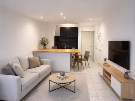 à louer — t2 meublé entièrement rénové — 35 m² — grande terrasse