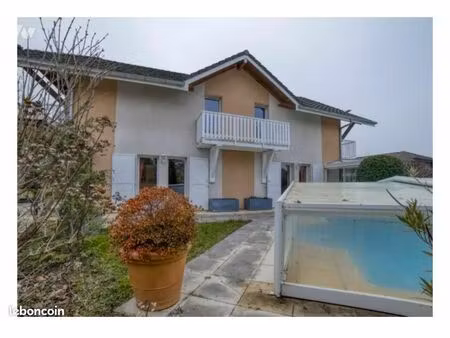 à louer villa de standing meublée avec piscine