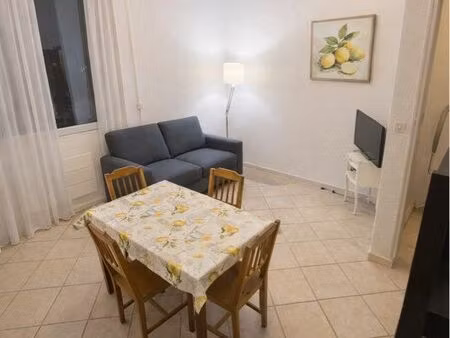 charmant t2 meublé – gréoux-les-bains – parking