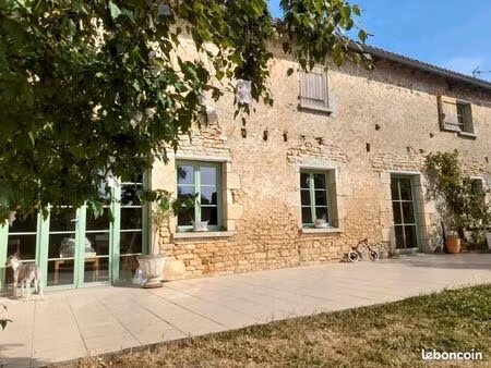 maison vienne 86700