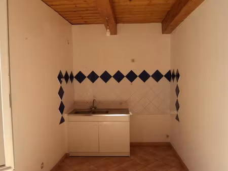 location appartement 2 pièces 40 m² à signes (83870)  520 €