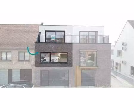 recente duplex met drie slaapkamers en een garage
