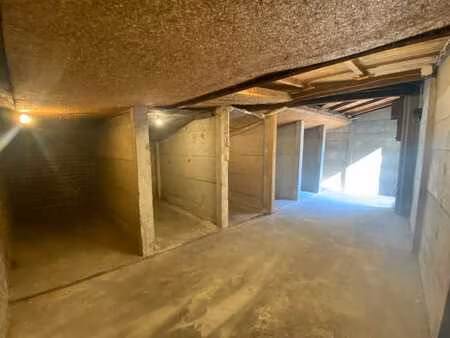 entrepôt à forest de 42 m2