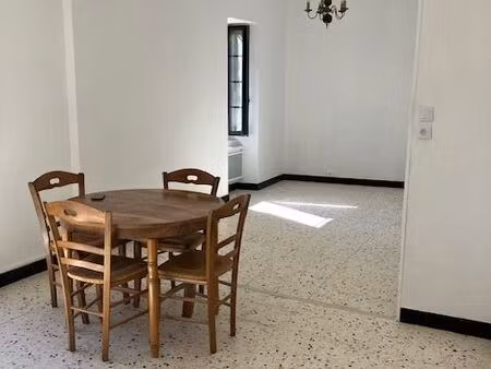 maison d'habitation t2 centre village médiéval au coeur des remparts