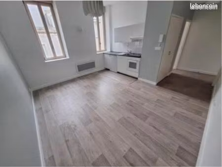 studio lumineux rénové hyper centre chalonnes sur loire