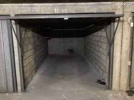 box garage fermé à louer aix les bains