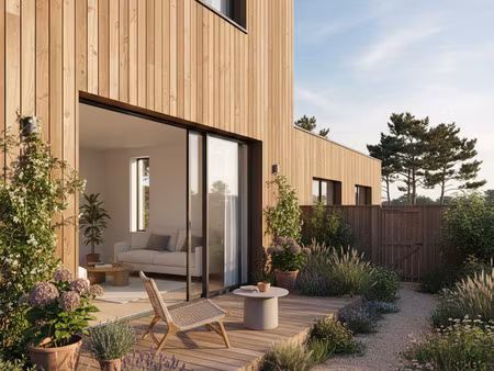 2 pieces + jardin & parking - centre de carcans