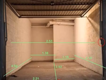 a vendre box fermé  13008 rouet  avec électricité