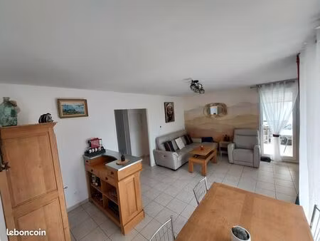 superbe 3 pièces rénové avec 2 balcons  parking et vue nature