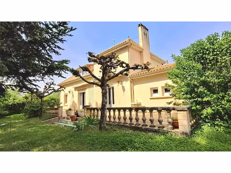 maison familiale + grand hangar : un bien rare aux portes de