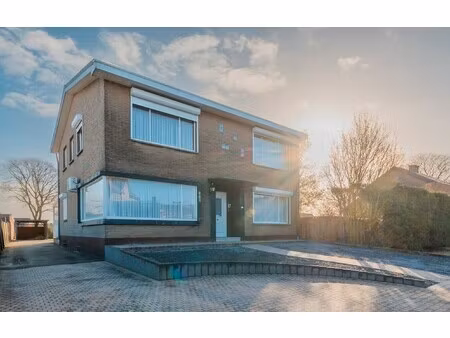 te koop: renovatiewoning met 5 slk en/of beroep aan huis op toplocatie in gruitrode