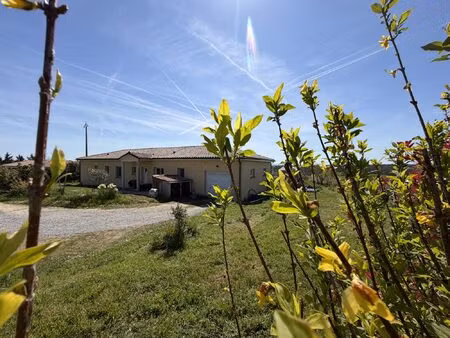 maison contemporaine de rêve avec piscine et terrasse vue sur l