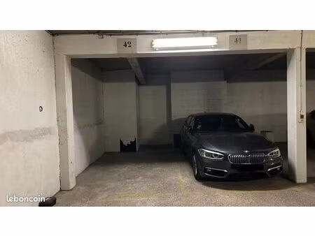 emplacement de parking dans immeuble sécurisé
