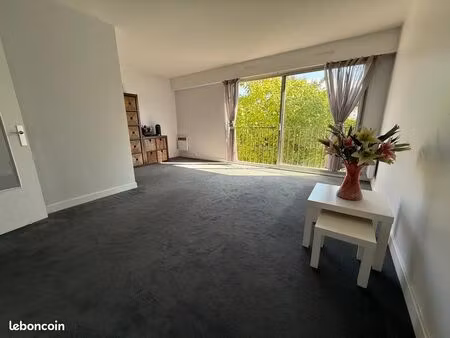 studio lumineux à louer