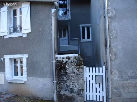 location maison de village