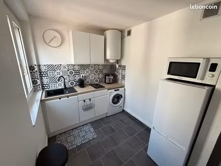 grand studio meublé rénové – nanterre université – calme + parking