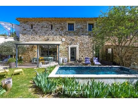 réinterprétation contemporaine d'une bâtisse en pierre dans le luberon