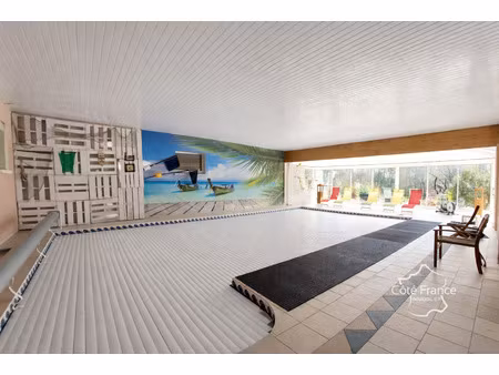 grande maison 6 chambres  piscine intérieure  terrain 1 ha