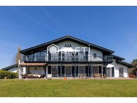 magnifique demeure familiale face à la rhune