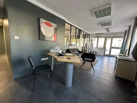 location commerce 92 m²