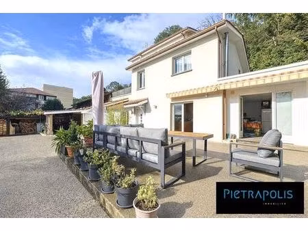 maison de 4 chambres de luxe en vente à neuville-sur-saône  auvergne-rhône-alpes