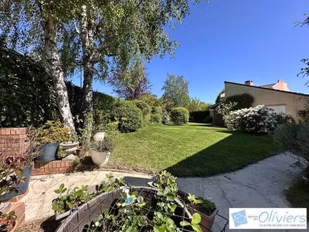 maison de luxe de 7 pièces en vente à voisins-le-bretonneux  île-de-france